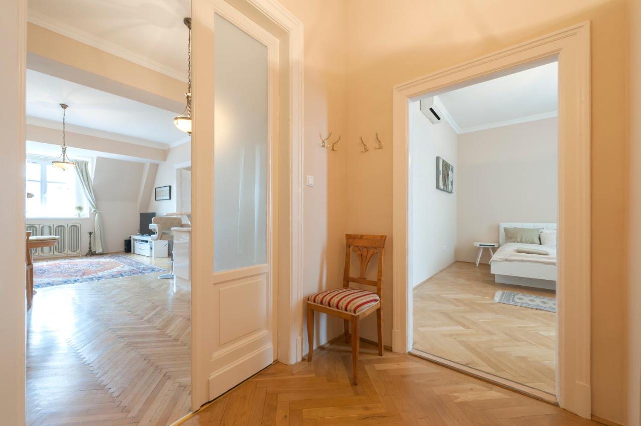 Opera & Basilica 2 Bedrooms With Balcony بودابست المظهر الخارجي الصورة