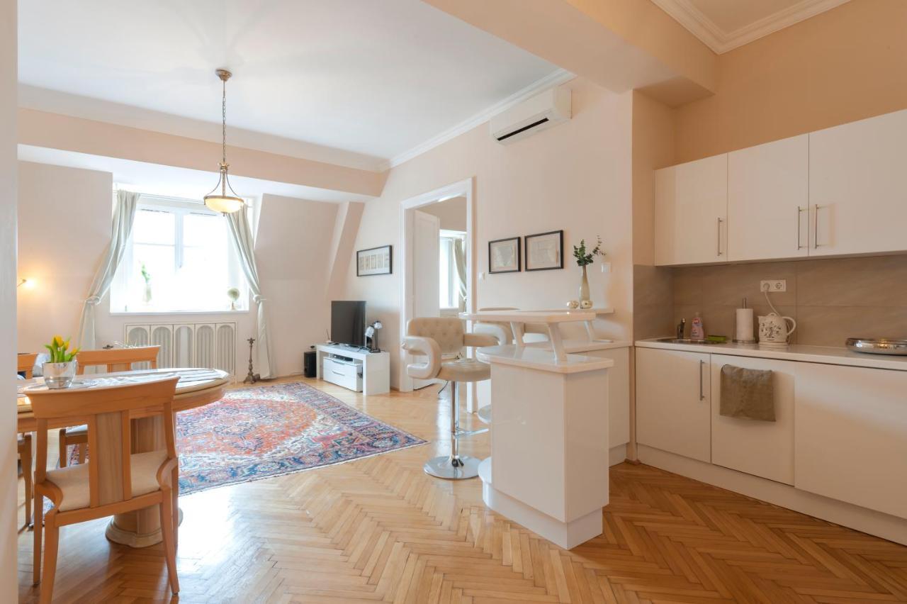 Opera & Basilica 2 Bedrooms With Balcony بودابست المظهر الخارجي الصورة