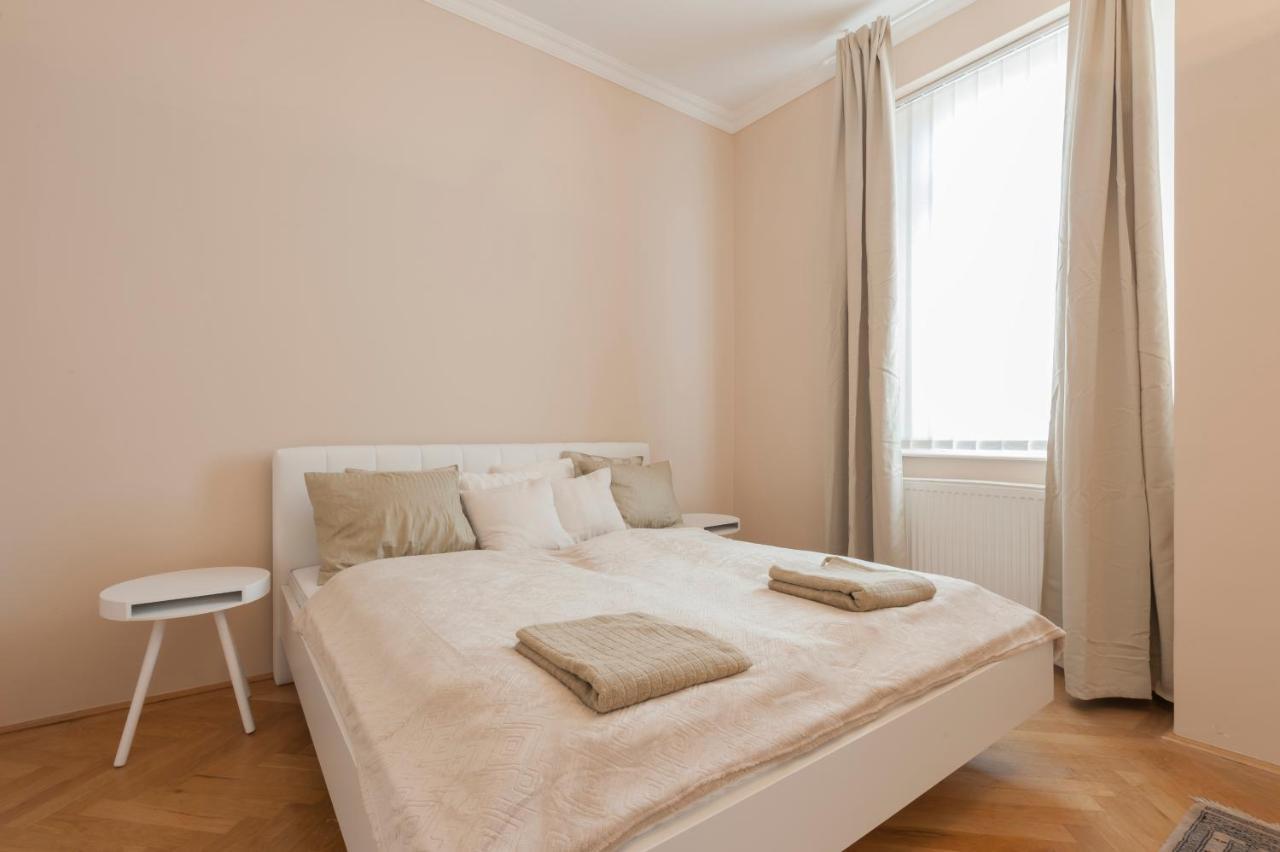 Opera & Basilica 2 Bedrooms With Balcony بودابست المظهر الخارجي الصورة